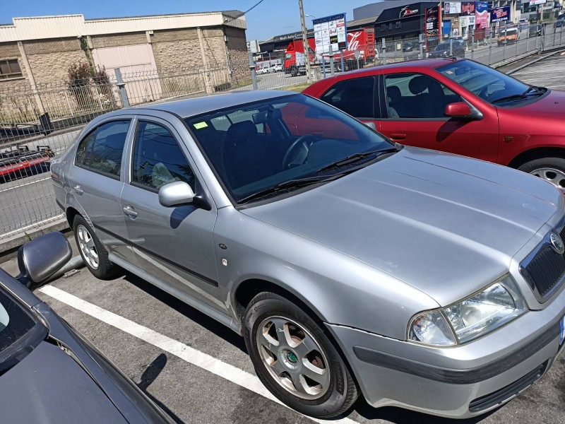 skoda octavia berlina (1u2) del año 2001