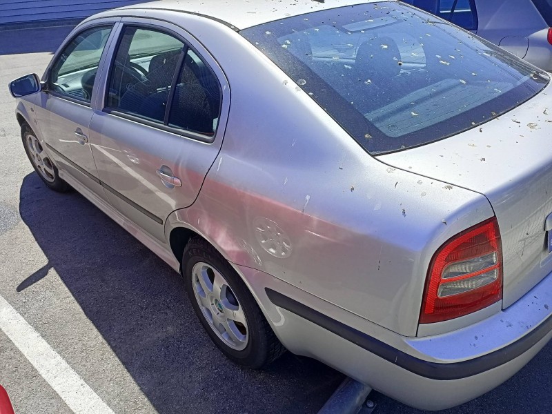 skoda octavia berlina (1u2) del año 2001