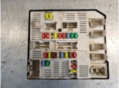 Recambio de caja reles / fusibles para renault megane iii coupe dynamique referencia OEM IAM 284B8372R  