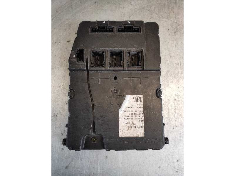 Recambio de caja reles / fusibles para renault megane ii familiar 1.9 dci diesel referencia OEM IAM 820036434 S110400220C 