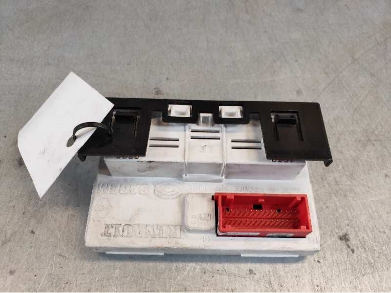 Recambio de pantalla multifuncion para renault megane ii berlina 5p luxe dynamique referencia OEM IAM 8200107839A 216676711 