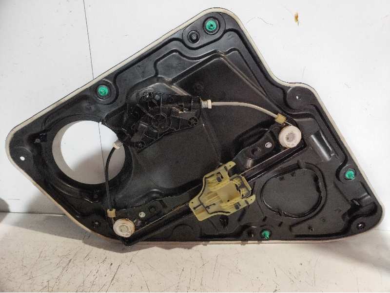 Recambio de elevalunas trasero izquierdo para jeep gr.cherokee (wk) 3.0 crd limited referencia OEM IAM 68231069AD 6737850 680792