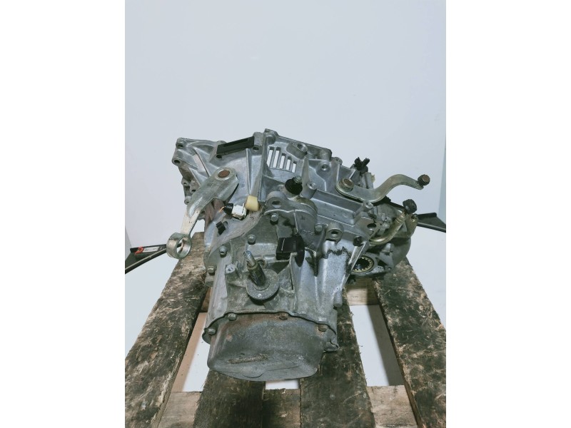 Recambio de caja cambios para citroen xantia berlina 1.9 d armonia referencia OEM IAM 20CH92 7586392A 