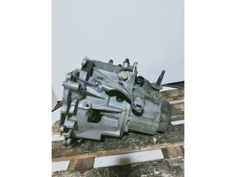 Recambio de caja cambios para citroen xantia berlina 1.9 d armonia referencia OEM IAM 20CH92 7586392A 