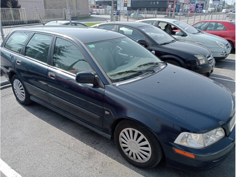 volvo v40 familiar del año 2002