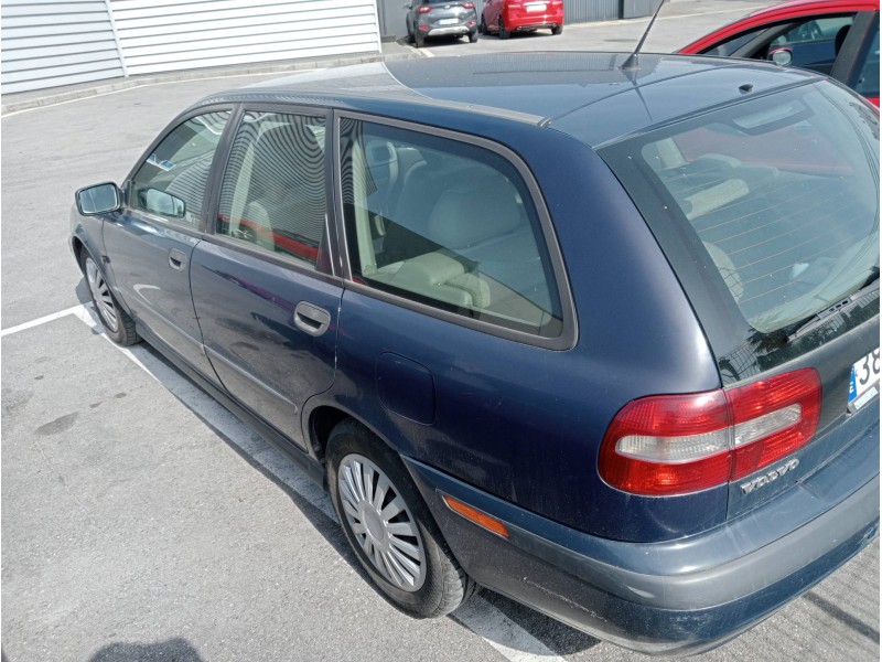 volvo v40 familiar del año 2002