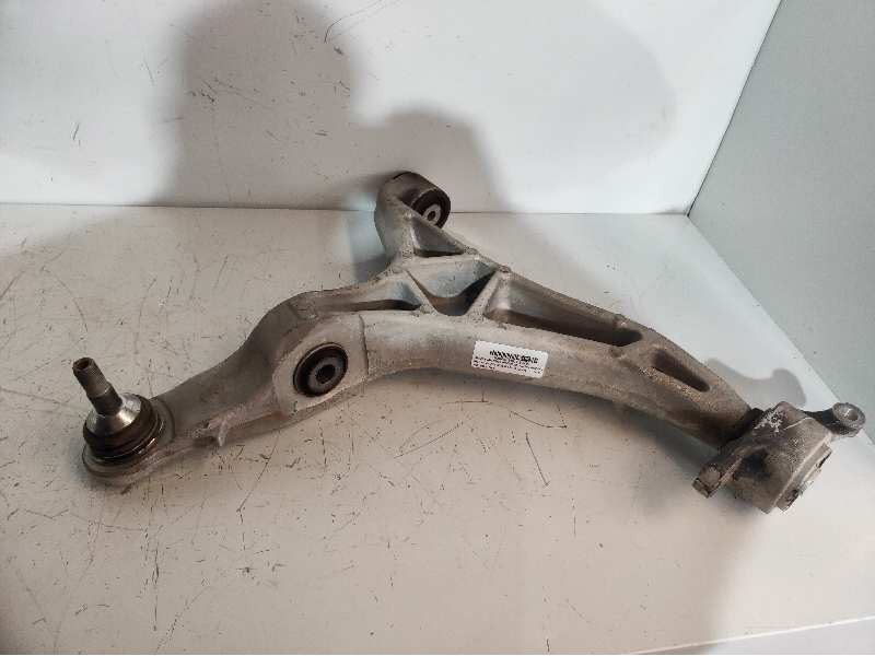 Recambio de brazo suspension inferior delantero derecho para jeep gr.cherokee (wk) 3.0 crd limited referencia OEM IAM 04877716A 