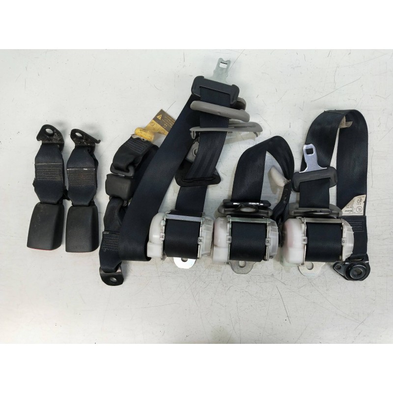 Recambio de juego cinturones trasero para toyota yaris (ksp9/scp9/nlp9) 1.4 turbodiesel cat referencia OEM IAM   5P