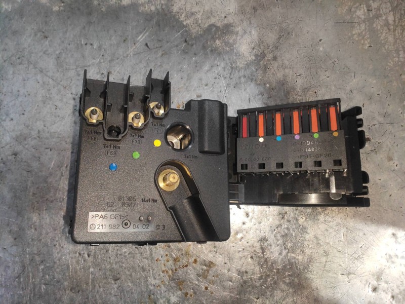 Recambio de caja reles / fusibles para mercedes clase cls (w219) 320 cdi (219.322) referencia OEM IAM 2119820402  