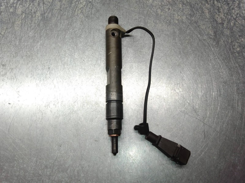 Recambio de inyector para seat leon (1m1) stella referencia OEM IAM 038130201F 0432193735 