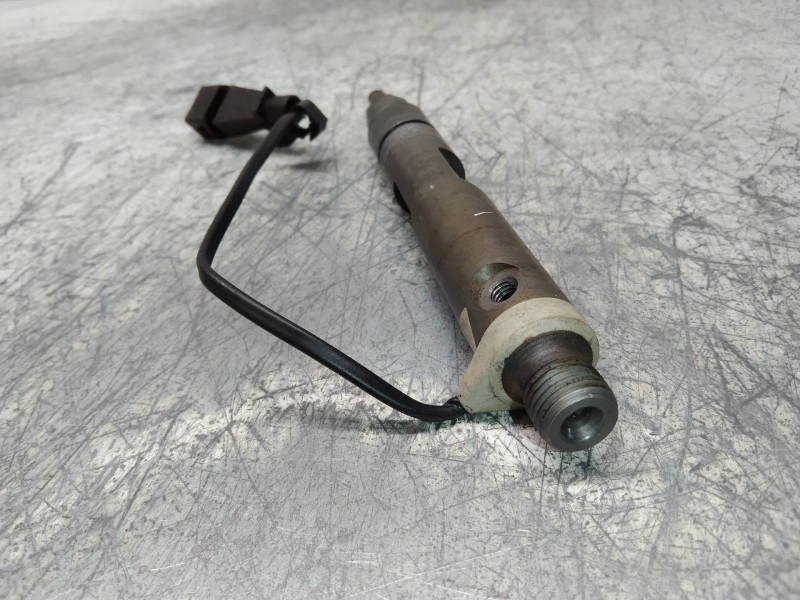 Recambio de inyector para seat leon (1m1) stella referencia OEM IAM 038130201F 0432193735 