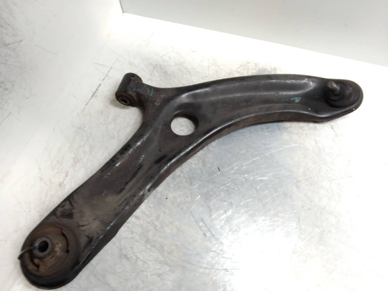 Recambio de brazo suspension inferior delantero derecho para hyundai i20 1.2 cat referencia OEM IAM   