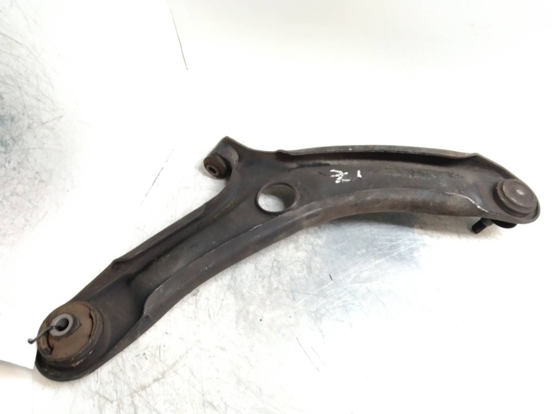 Recambio de brazo suspension inferior delantero izquierdo para hyundai i20 1.2 cat referencia OEM IAM   