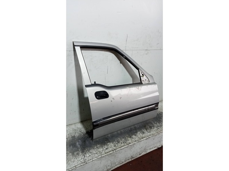 Recambio de puerta delantera derecha para ssangyong musso 2.9 turbodiesel cat referencia OEM IAM   5P