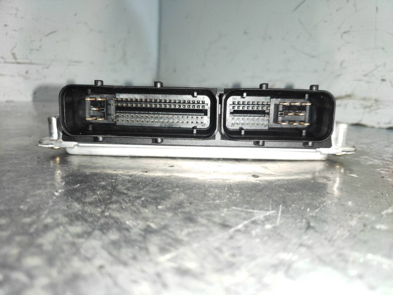 Recambio de centralita motor uce para audi a4 berlina (b5) 1.8 referencia OEM IAM 0261204873 8D0906018D 