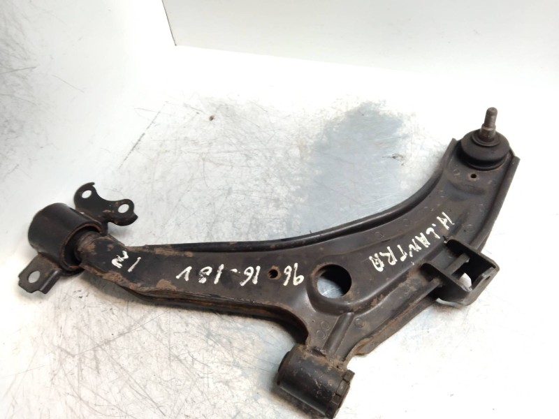 Recambio de brazo suspension inferior delantero izquierdo para hyundai lantra familiar (rd) 1.6 cat referencia OEM IAM   