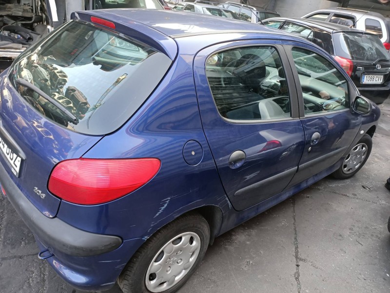 peugeot 206 berlina del año 2000