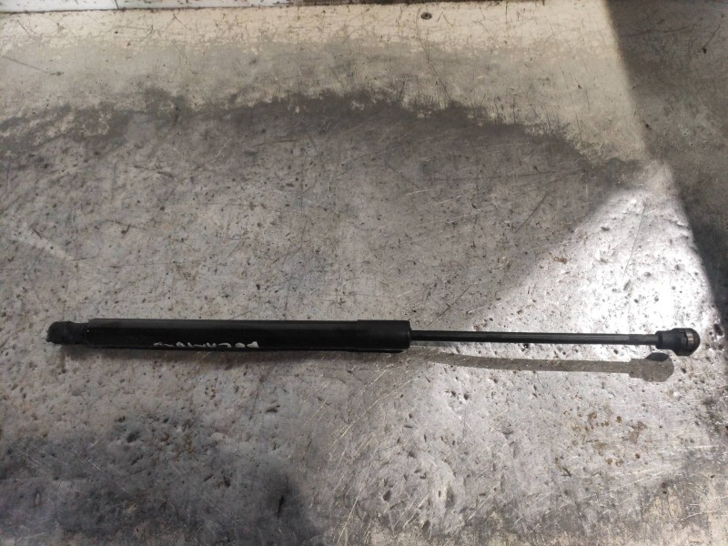 Recambio de amortiguadores capo para dacia dokker ambiance referencia OEM IAM 654704175R  