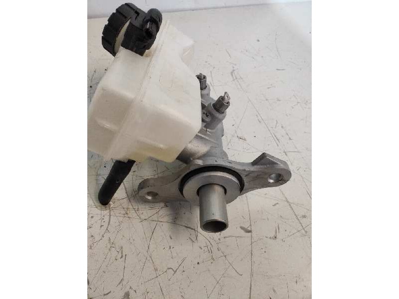 Recambio de bomba freno para dacia sandero stepway comfort referencia OEM IAM 8304  