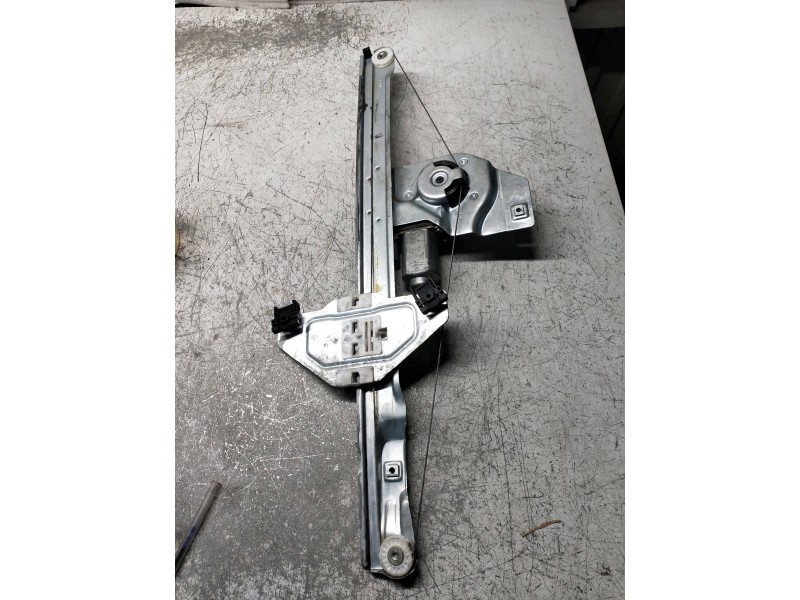 Recambio de elevalunas delantero derecho para peugeot partner kombi outdoor referencia OEM IAM 9680537880 BROSE 