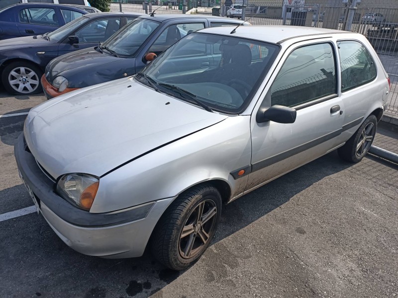 ford fiesta berlina (dx) del año 2000