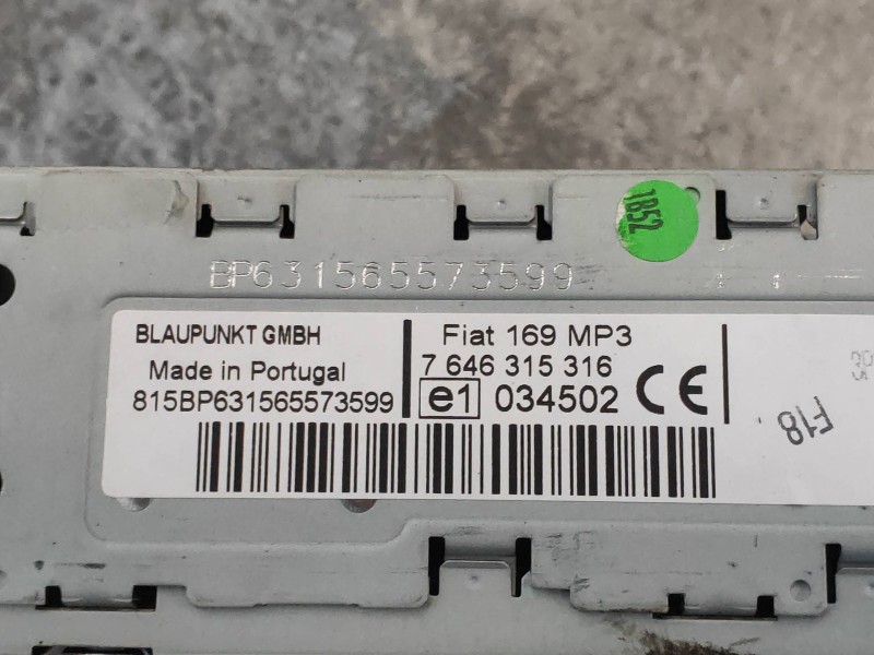 Recambio de sistema audio / radio cd para fiat panda (169) 1.4 16v 100hp referencia OEM IAM 7646315316  