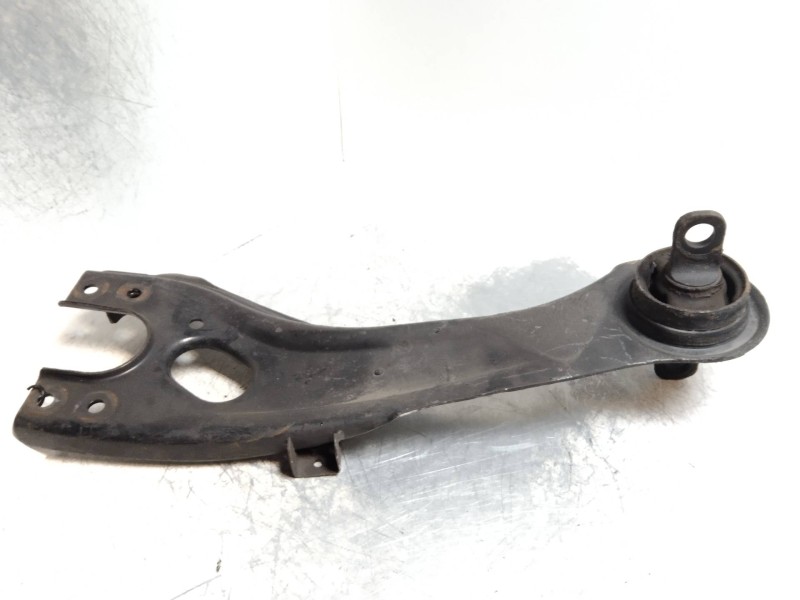 Recambio de brazo suspension inferior trasero derecho para hyundai i30 classic gls referencia OEM IAM   