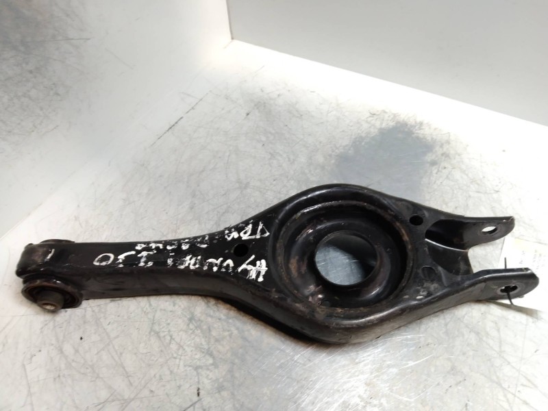 Recambio de brazo suspension inferior trasero derecho para hyundai i30 1.6 crdi cat referencia OEM IAM   