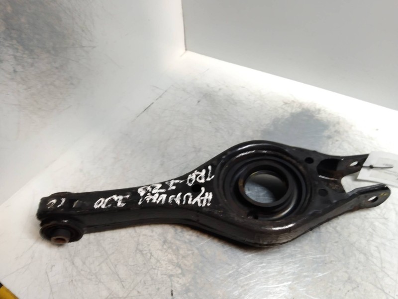 Recambio de brazo suspension inferior trasero izquierdo para hyundai i30 1.6 crdi cat referencia OEM IAM   