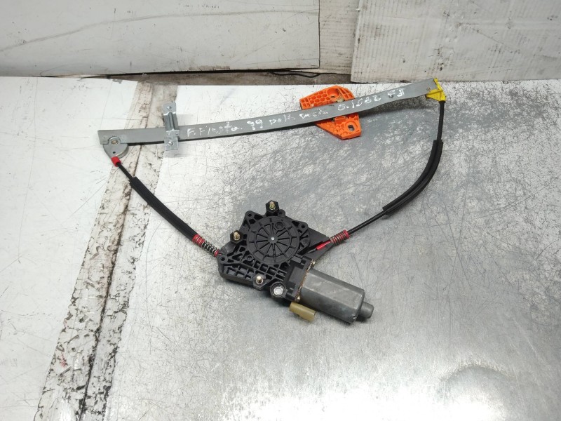 Recambio de elevalunas delantero derecho para ford fiesta berlina (dx) ambiente referencia OEM IAM 0130821683  5P