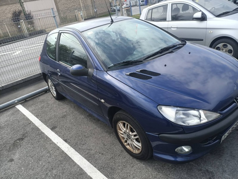 peugeot 206 berlina del año 2000