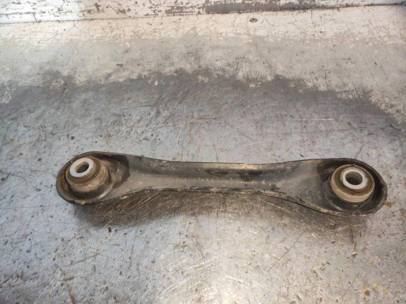 Recambio de brazo suspension superior trasero derecho para ford focus lim. (cb8) titanium referencia OEM IAM BV615K743AA  