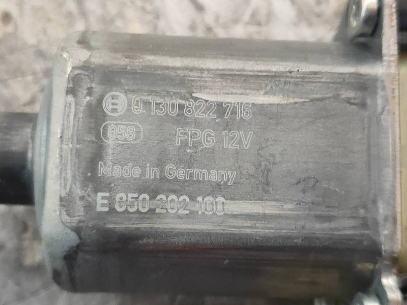 Recambio de elevalunas delantero derecho para seat leon sc (5f5) fr advanced referencia OEM IAM 0130822716 E850202100 5Q0950802B