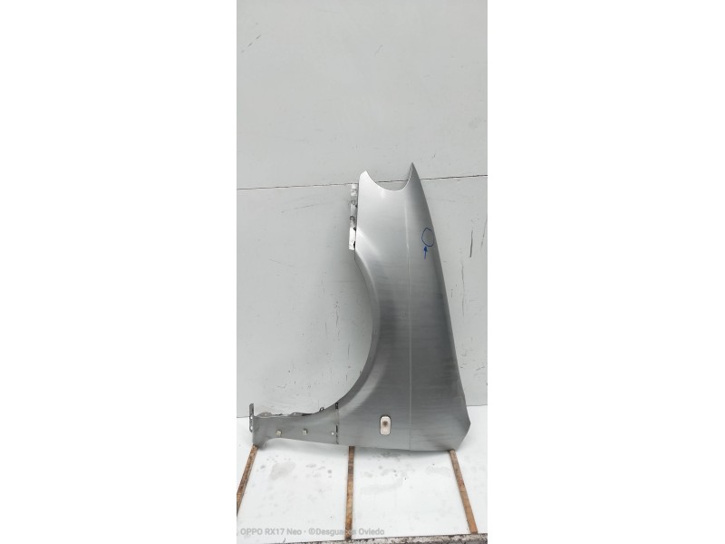 Recambio de aleta delantera izquierda para kia carnival ii 2.9 cdri ex referencia OEM IAM   