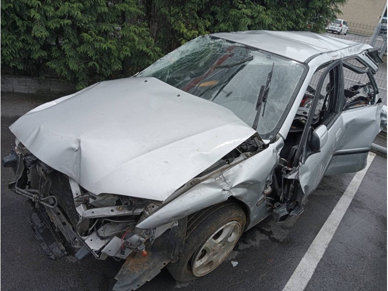 mazda 323 berlina f/s (bj) del año 2001