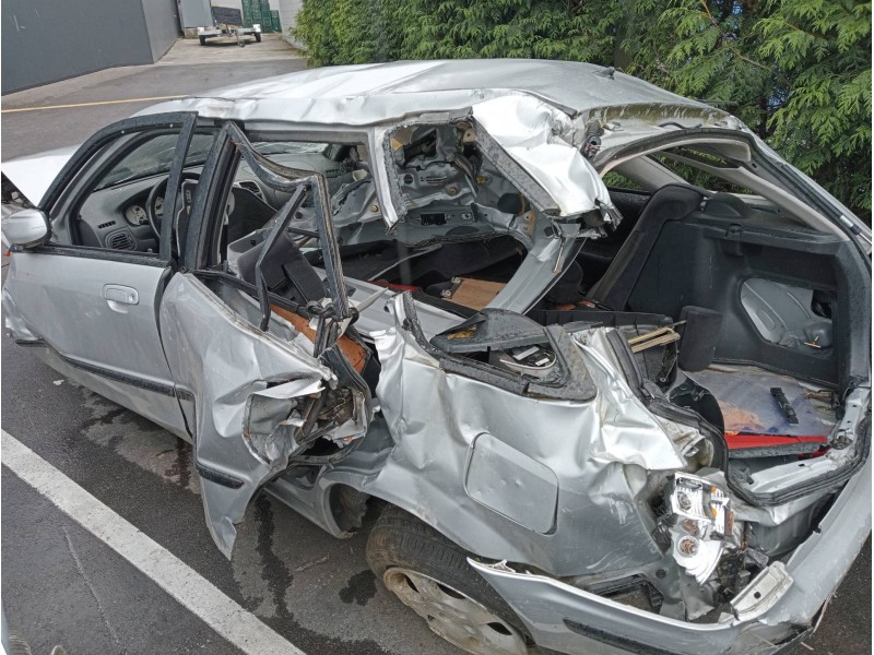 mazda 323 berlina f/s (bj) del año 2001