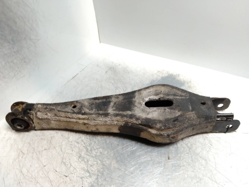 Recambio de brazo suspension inferior trasero derecho para hyundai santa fe (sm) referencia OEM IAM   