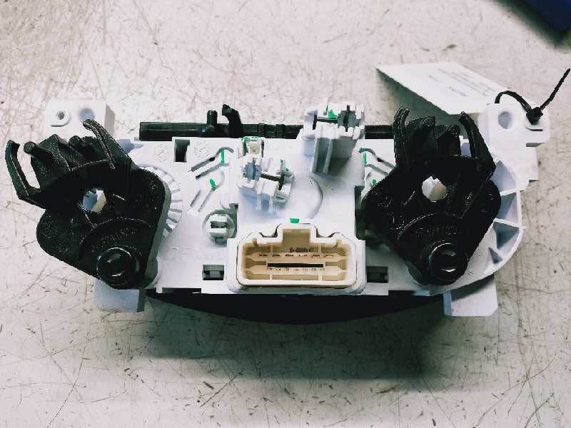 Recambio de mando calefaccion / aire acondicionado para dacia sandero stepway comfort referencia OEM IAM A42303400  