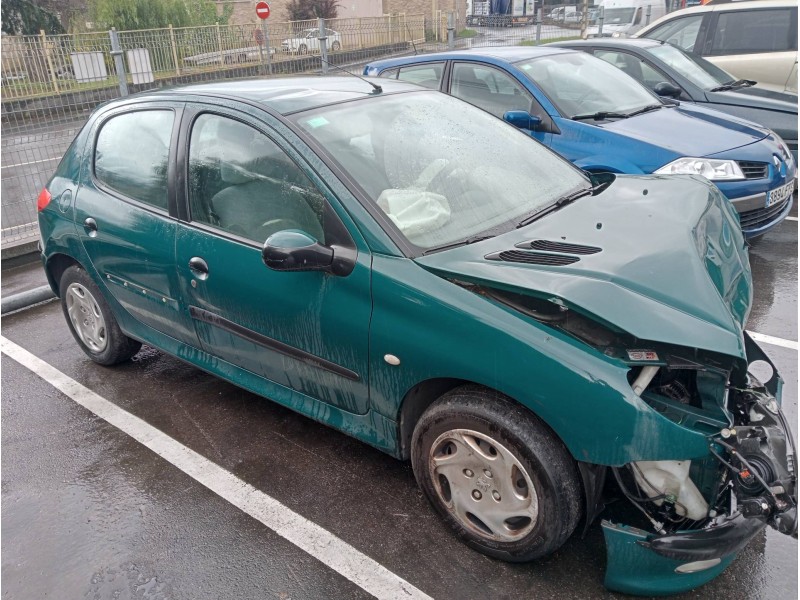 peugeot 206 berlina del año 2000