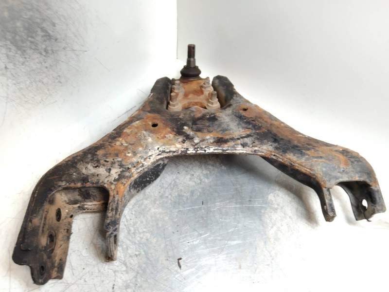 Recambio de brazo suspension inferior delantero derecho para isuzu trooper 3.0 dti cat referencia OEM IAM   