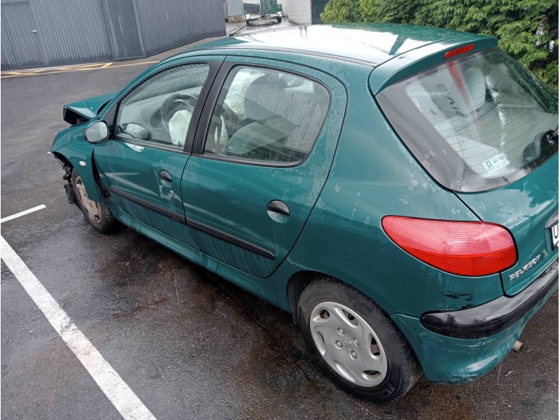peugeot 206 berlina del año 2000
