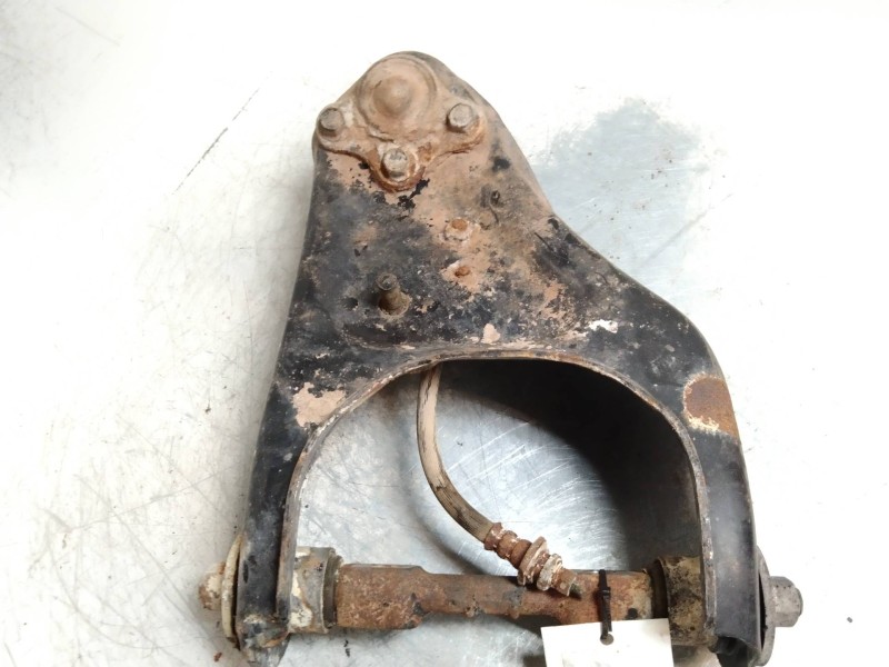 Recambio de brazo suspension superior delantero derecho para isuzu trooper 3.0 dti cat referencia OEM IAM   