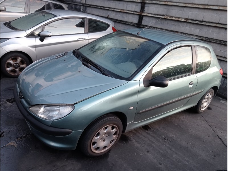 peugeot 206 berlina del año 2000