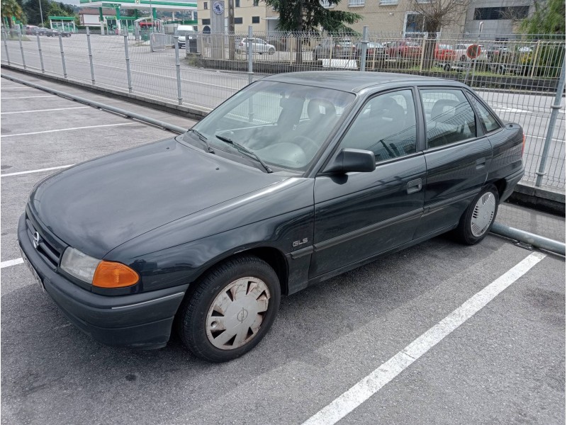 opel astra f berlina del año 1992