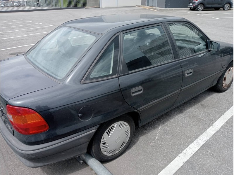 opel astra f berlina del año 1992