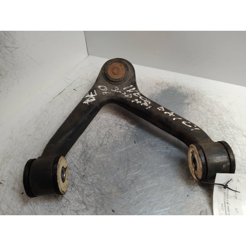 Recambio de brazo suspension superior delantero derecho para iveco daily caja cerrada (2006 =>) referencia OEM IAM   