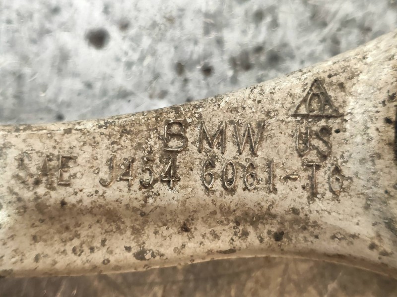 Recambio de brazo suspension superior trasero izquierdo para bmw x6 (e71) xdrive40d referencia OEM IAM J4546061T6  