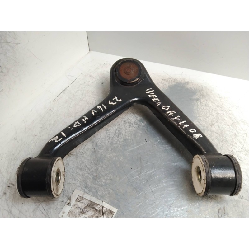 Recambio de brazo suspension superior delantero izquierdo para iveco daily caja cerrada (2006 =>) 2.3 diesel cat referencia OEM 
