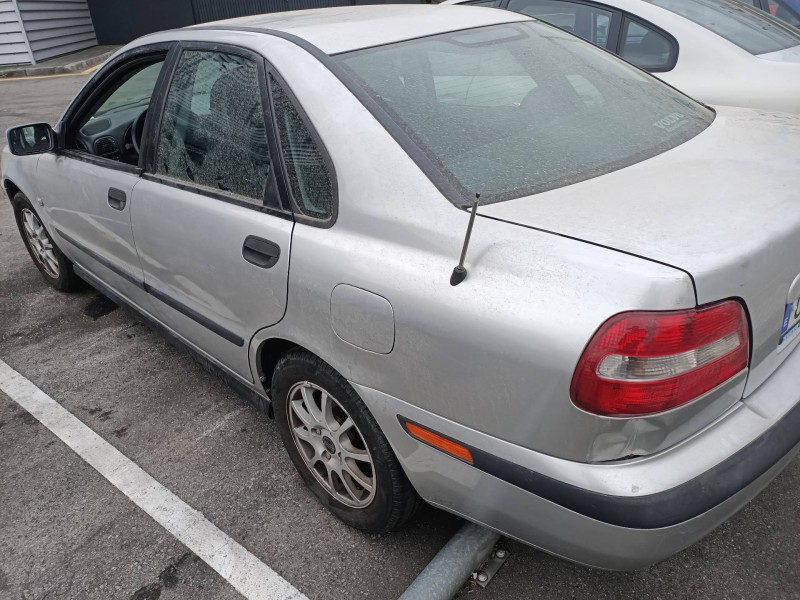 volvo s40 berlina del año 2001