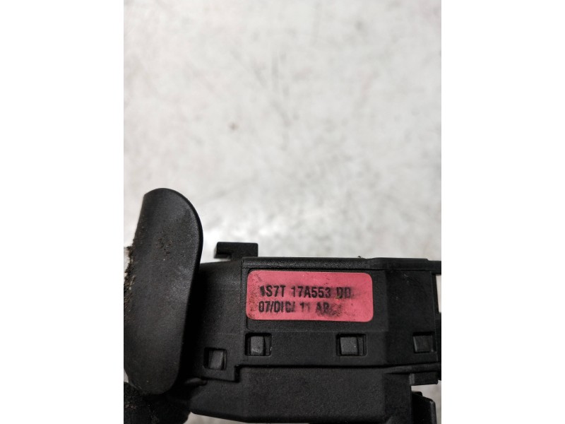 Recambio de mando limpia para ford fiesta (cbk) fun referencia OEM IAM 1S7T17A553DD  